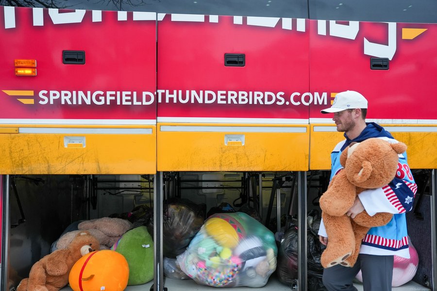 Teddy Bear Toss, Loading Day